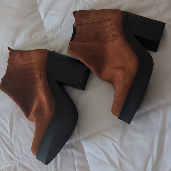 Musta Suede Booties, Tan, Size 7.5, 3.5" heel with 1-1/4" platform - Picture 2 of 2